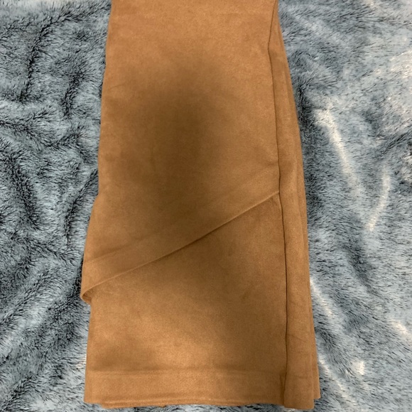 Dynamite high waisted skirt. Light brown. Size med - Picture 2 of 3